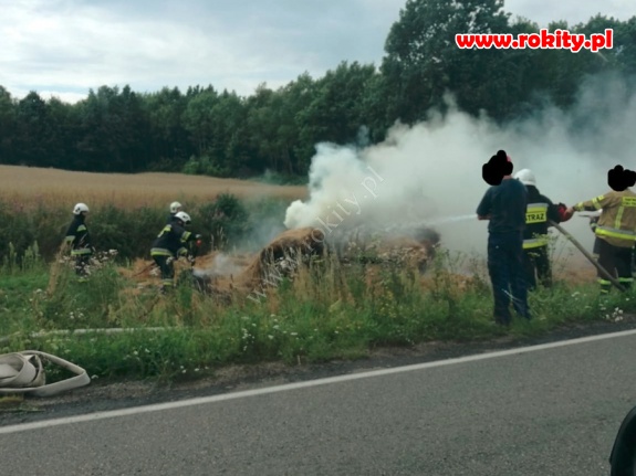 Pożar przyczepy ze słomą w Rokitach