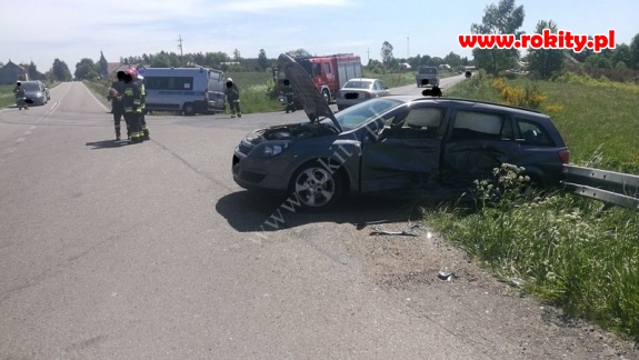 Wypadek drogowy w Rokitach